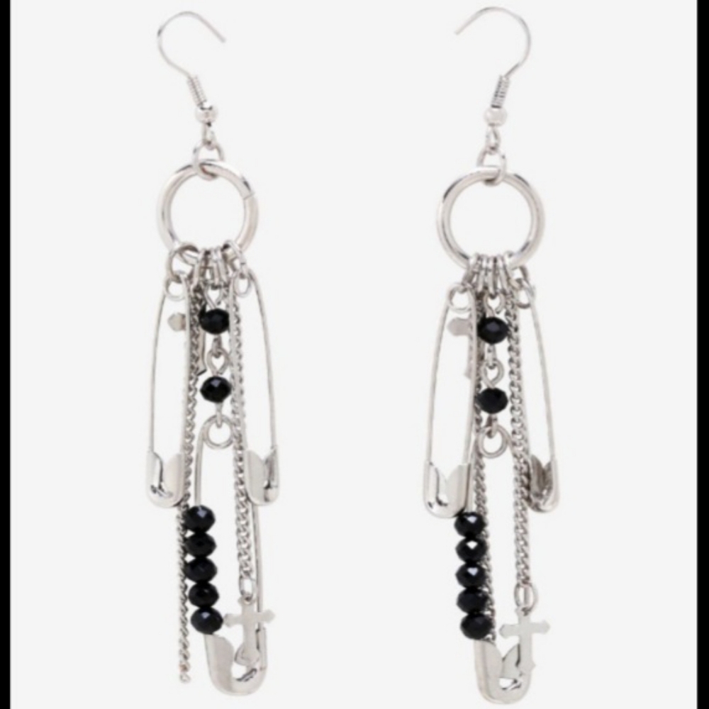 👾 Hot Topic Safety Pin Drop Earrings